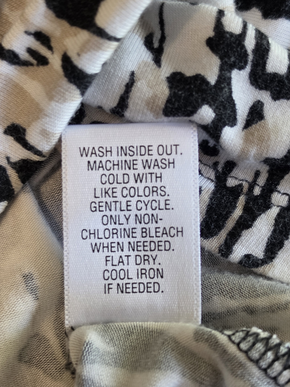 Dana Buchman Black & White Cold-Shoulder Printed Shift Dress - Picture 7 of 7